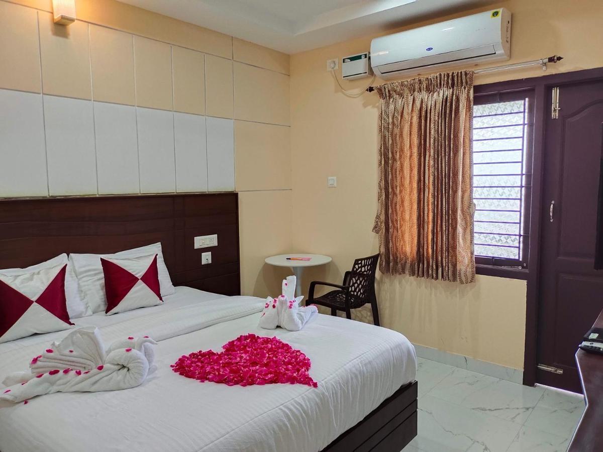 John Towers Hotel Tirunelveli Buitenkant foto
