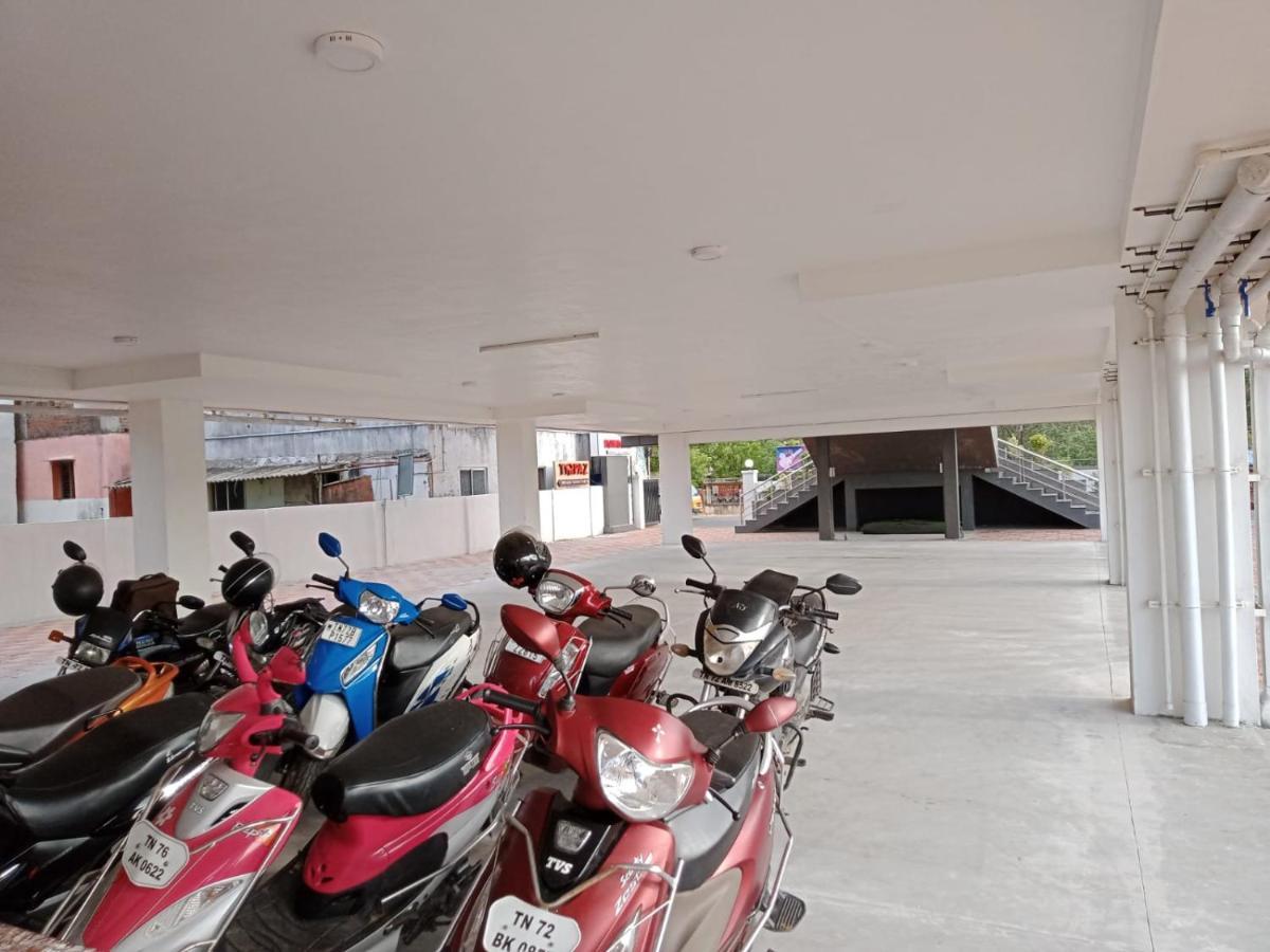 John Towers Hotel Tirunelveli Buitenkant foto