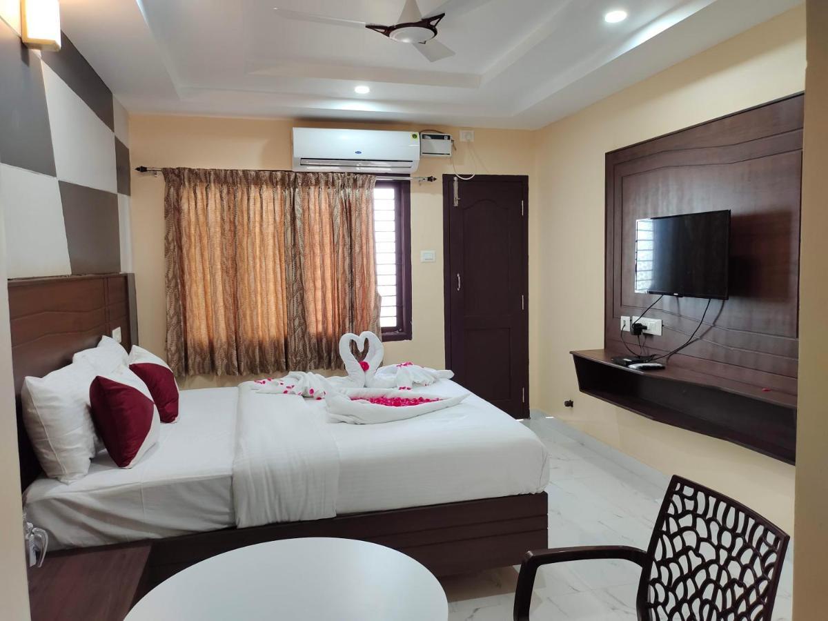 John Towers Hotel Tirunelveli Buitenkant foto
