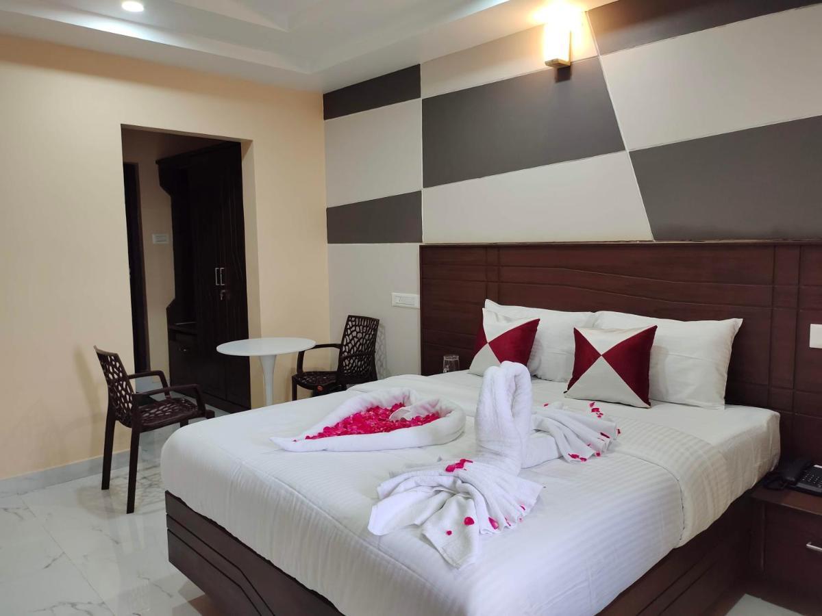 John Towers Hotel Tirunelveli Buitenkant foto