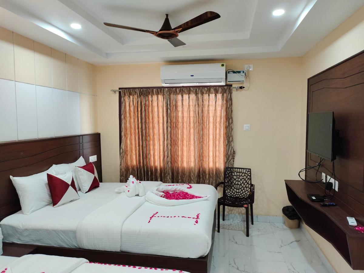John Towers Hotel Tirunelveli Buitenkant foto